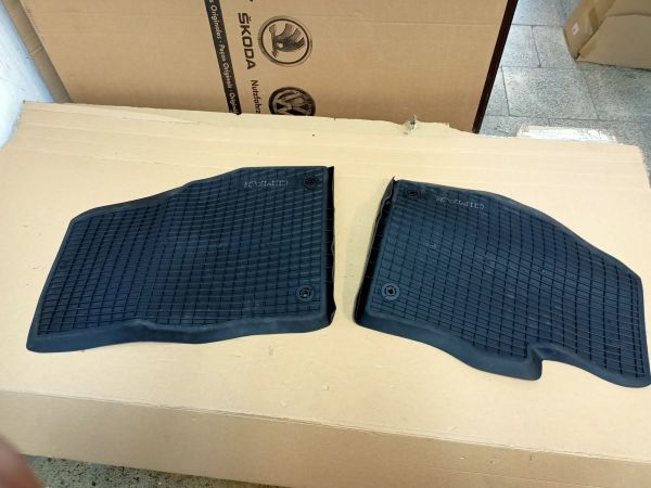 KOBERCE KAMIQ - POZOR ANGLIE - PRAVOSTRANNÉ ŘÍZENÍ