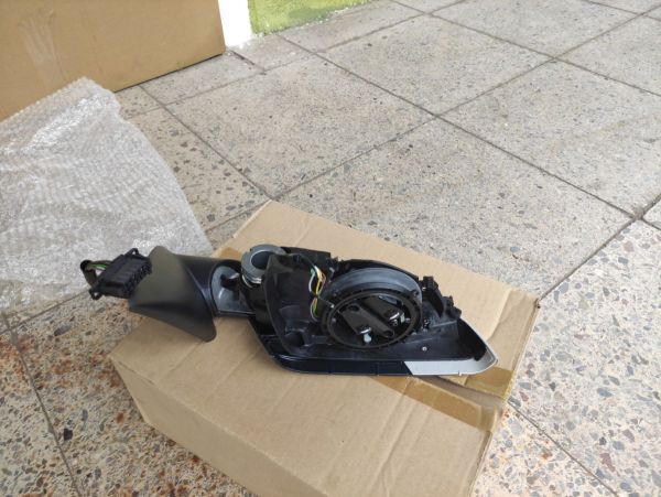 POUZDRO VNĚJŠÍHO ZRCÁTKA