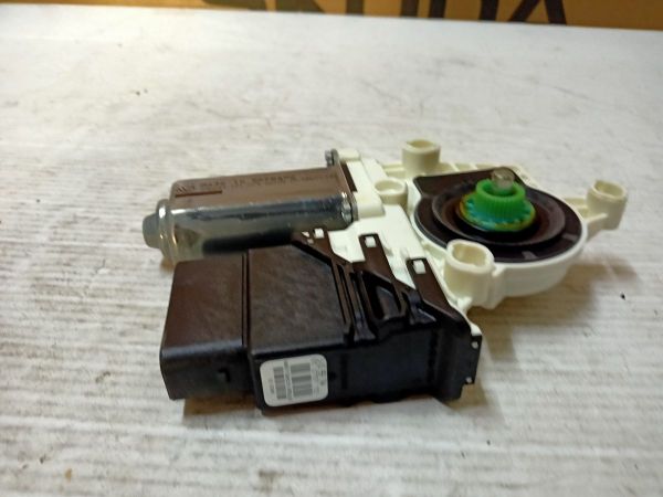 MOTOR PRO SPOUŠTĚČ