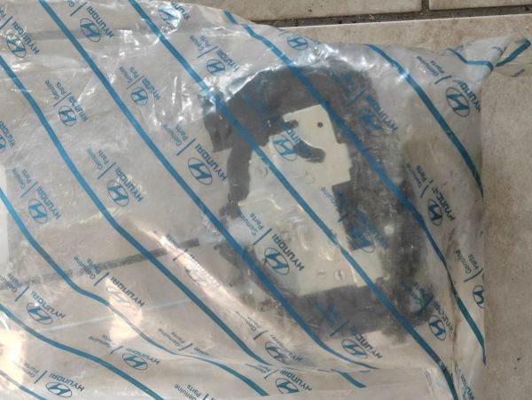 ZÁMEK LEVÝCH PŘEDNÍCH DVEŘÍ