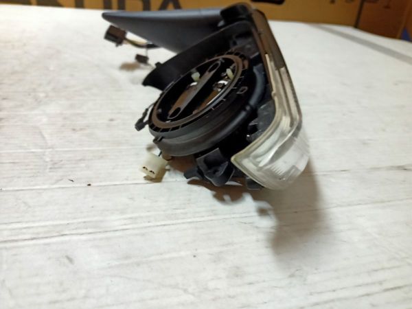 POUZDRO VNEJSIHO ZRCATKA