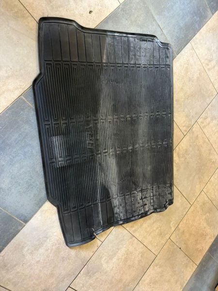 KOBEREC ZAVAZADLOVÝ POŠKOZENO