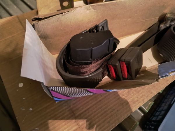 BEZPEČNOSTNÍ PÁSY