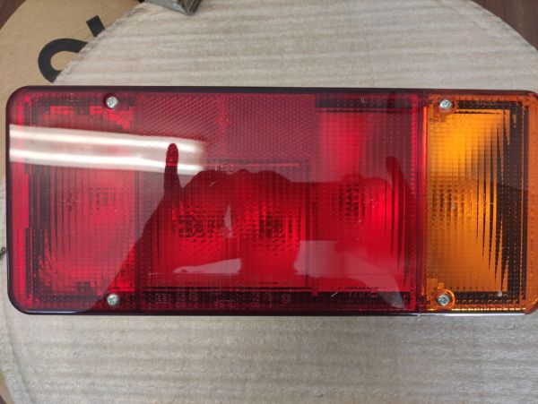 LEVÉ ZADNÍ SVĚTLO