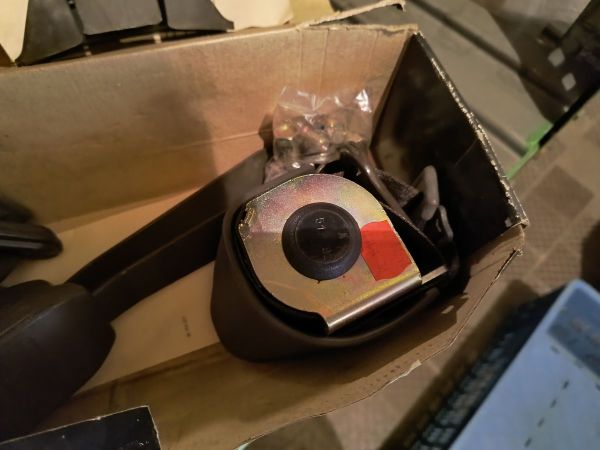 BEZPEČNOSTNÍ PÁSY