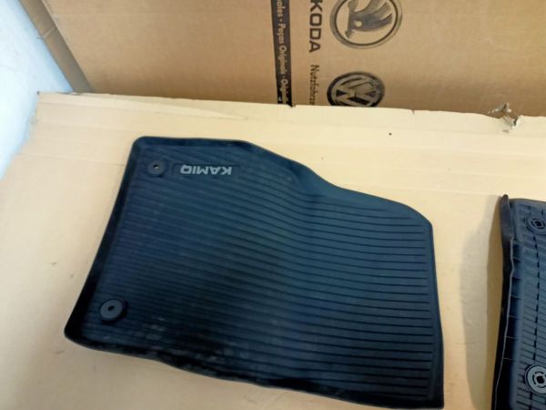 KOBERCE KAMIQ - POZOR ANGLIE - PRAVOSTRANNÉ ŘÍZENÍ