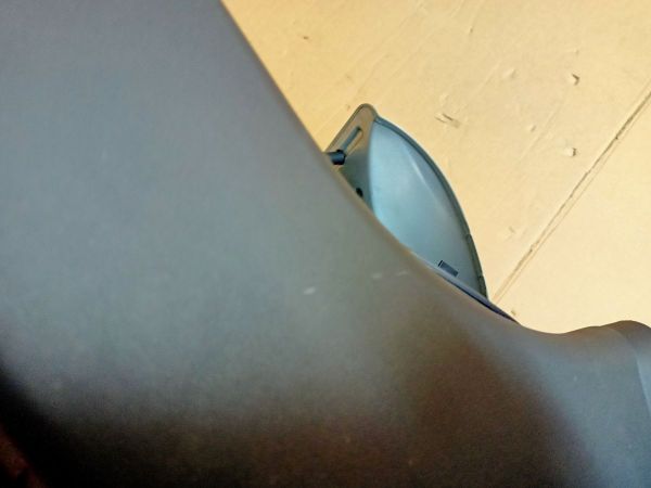 VZDUCHOVÝ FILTR  1X ŠKRÁBNUTÝ