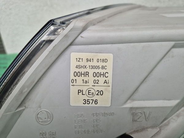 pravý přední halogenový světlomet Škoda Octavia II (1Z)