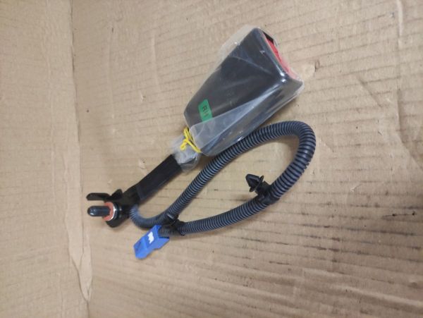 SPONA PŘEDNÍHI BEZP. PÁSU P