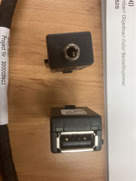 Sada pro dodatečnou montáž USB/AUX pro FABIA III - Pouze pro autorádio BLUES