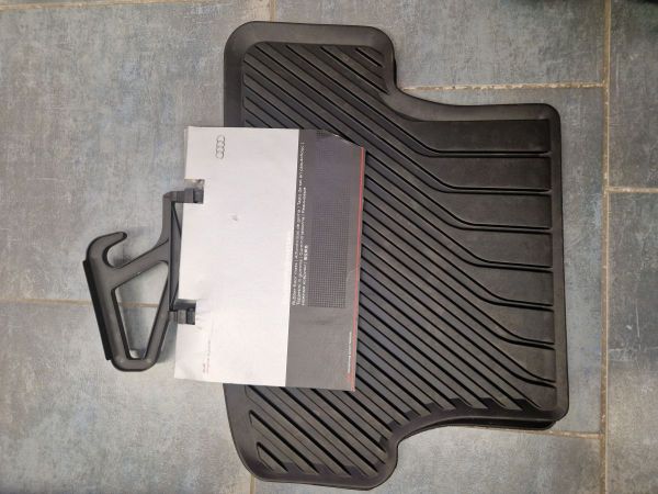 OE sada gumových kobereců Audi A3 / S3 / RS3