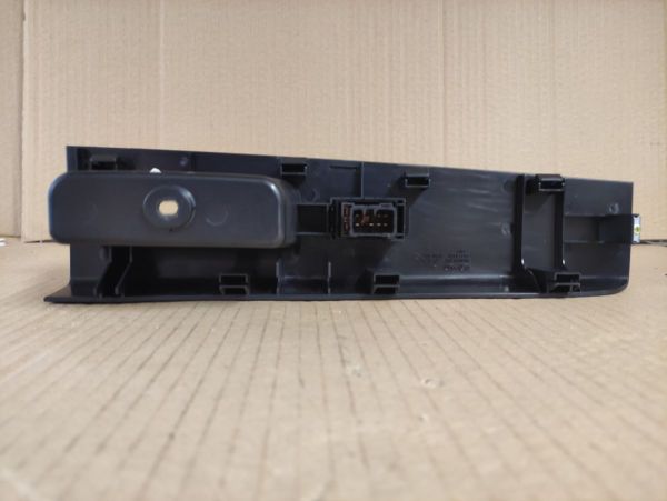 SPÍNAČ OVL.OKNA SPOLUJEZDCE