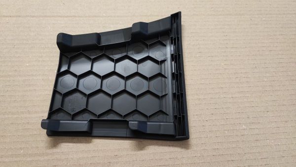 ODKLÁDACÍ SCHRÁNKA