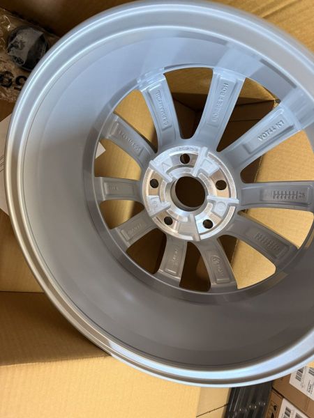 SADA ALU KOL - DISK 6,5J x 16 ET42, "Merano" pro Golf 6/7, Jetta, Scirocco,  Passat B6/7/8, T-roc, Eos, Beetle