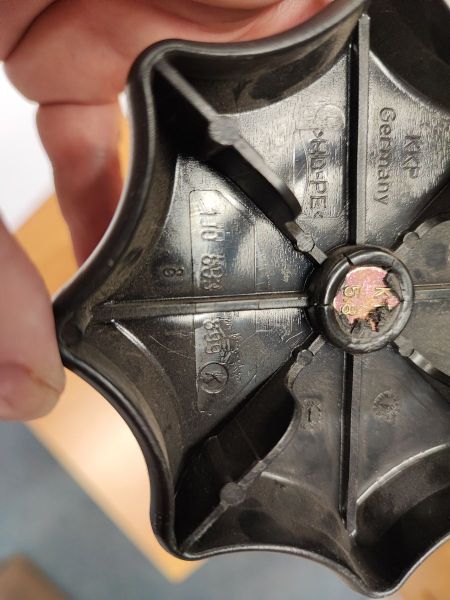 ŠROUB PRO UPEVNĚNÍ