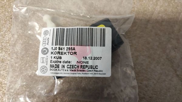 MOTOREK SVĚTLOMETŮ