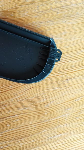 ODKLÁDACÍ SCHRÁNKA