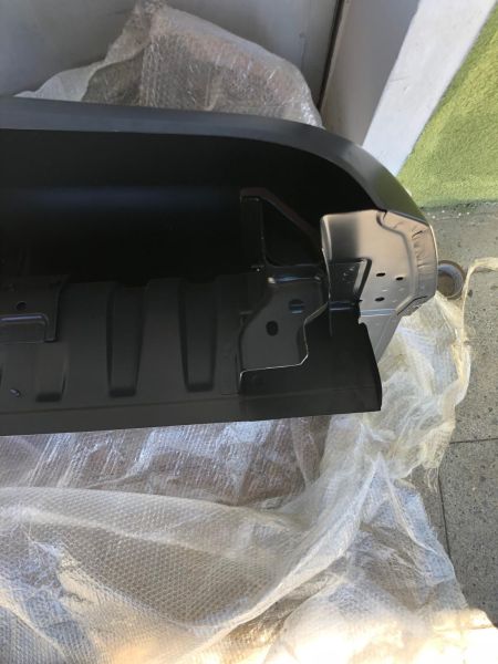 Zadní blatník, rám dveří vlevo (BOČNICE) VW AMAROK 2017-2022