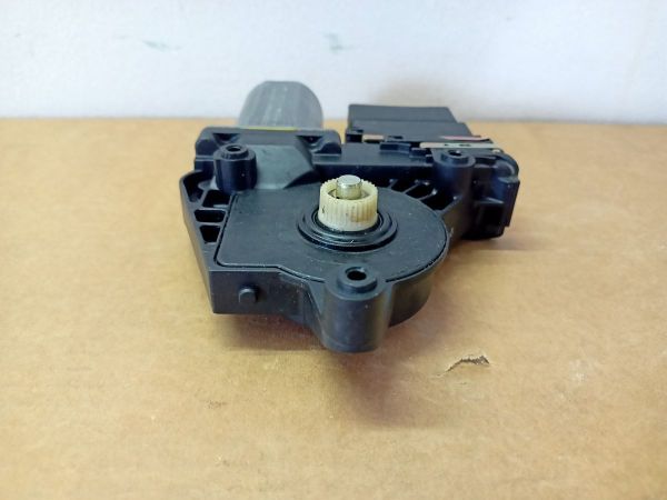 MOTOR PRO SPOUŠTĚČ OKNA