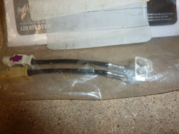 ANTENNI ADAPTER FAKRA 2/1