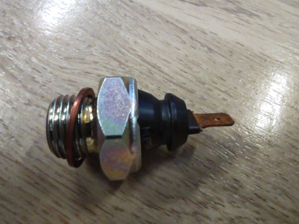 SPÍNAČ TLAKOVÝ OLEJOVÝ