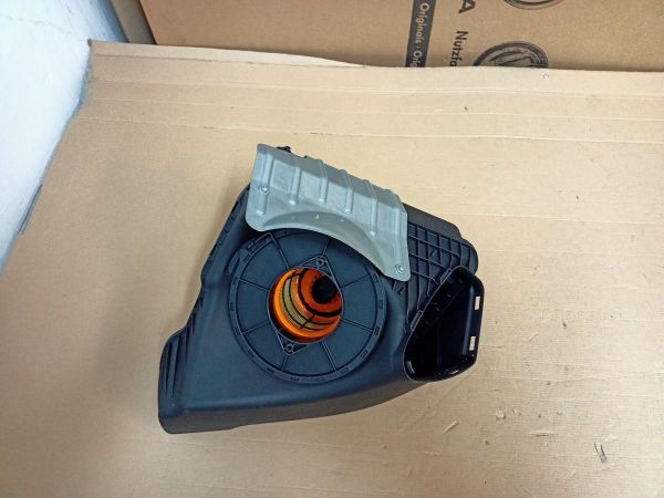 VZDUCHOVÝ FILTR  1X ŠKRÁBNUTÝ