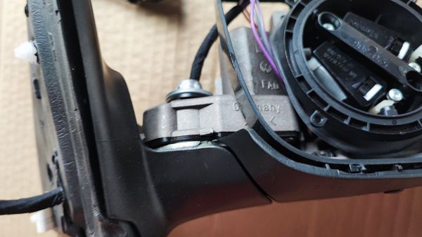 POUZDRO VNĚJŠÍHO ZRCÁTKA