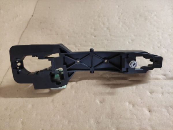 ZÁKLADNA PŘEDNÍ VNĚJŠÍ KLIKY