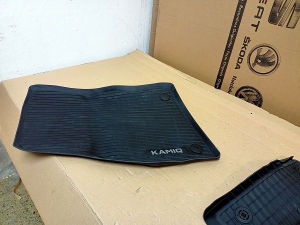 KOBERCE KAMIQ - POZOR ANGLIE - PRAVOSTRANNÉ ŘÍZENÍ