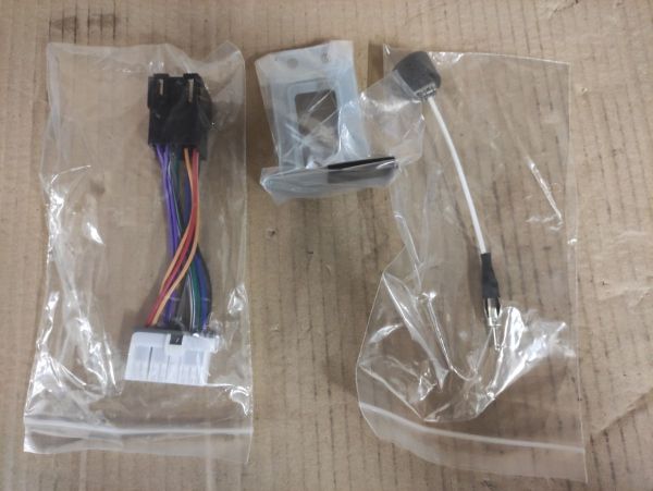 AUTORÁDIO ORIGINÁLNÍ USB, AUX, MP3, RDS