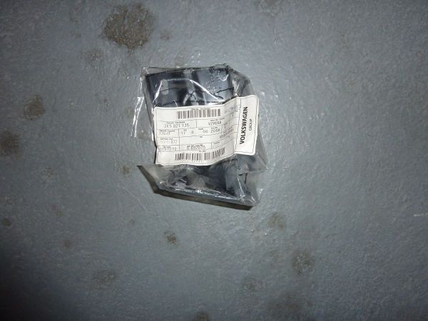 DRZAK BLATNIKU VPREDU VLEVO HORNI VW CADDY