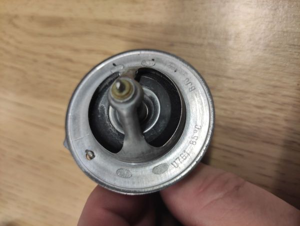 TERMOSTAT CHLADÍCÍ KAPALINY