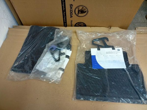 SADA GUMOVÝCH KOBERCŮ