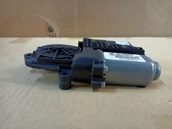 MOTOR PRO SPOUŠTĚC SKLA