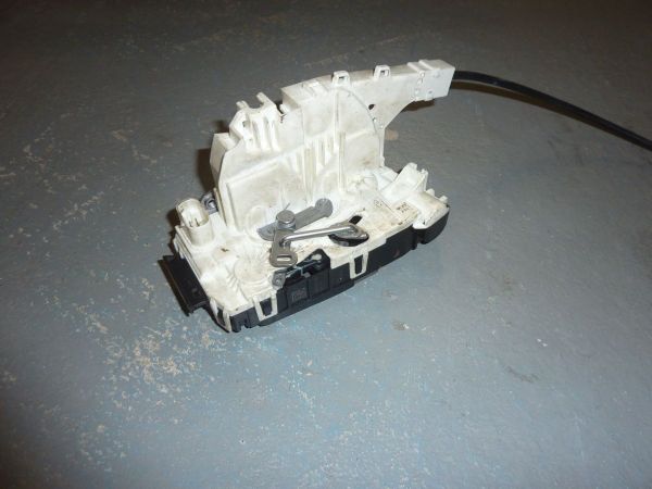 ZAMEK ZADNICH KRIDLOVYCH DVERI VPRAVO VW CRAFTER