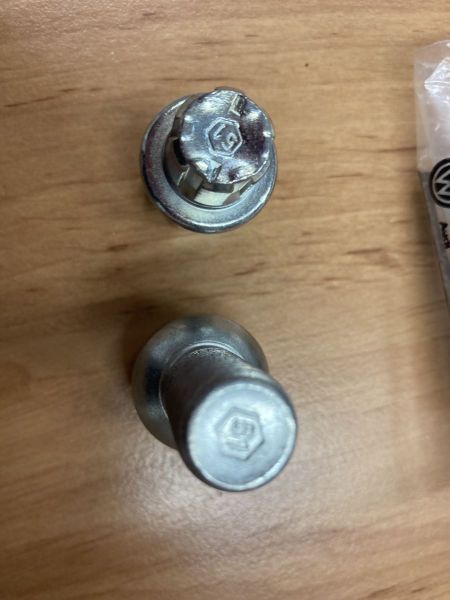 BEZPEČNOSTNÍ ŠROUB KOLA 51 - KAMAX M14x1,5x27,5 - kupte 4ks a máte sadu :o)