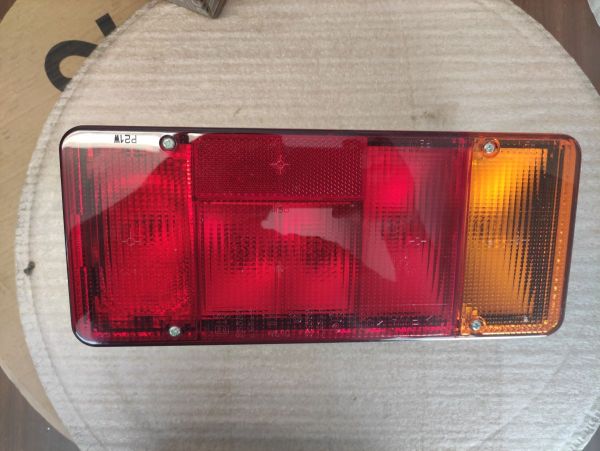 LEVÉ ZADNÍ SVĚTLO