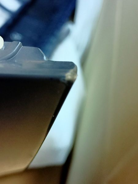 NÁRAZNÍK UPATLANÝ ŠPINAVÝ