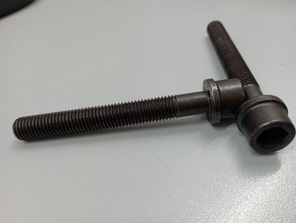 SROUB S VALCOVOU HLAVOU S