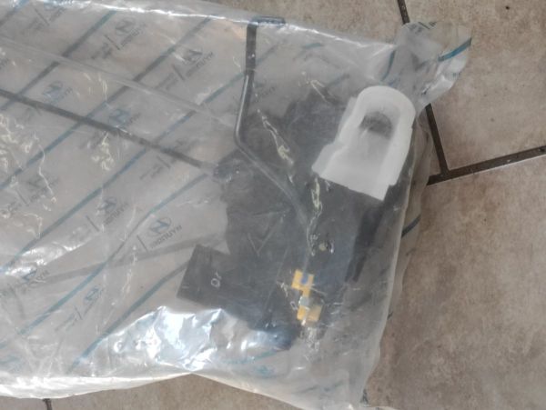 ZÁMEK LEVÝCH PŘEDNÍCH DVEŘÍ