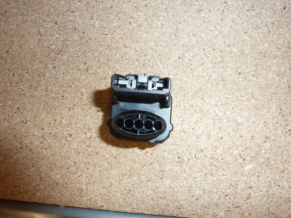 POUZDRO PLOCHEHO KONTAKTU 5TI POLOVE