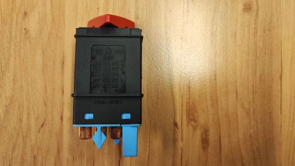 SPÍNAČ VAROVNÝCH SVĚTEL