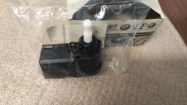 MOTOREK SVĚTLOMETŮ