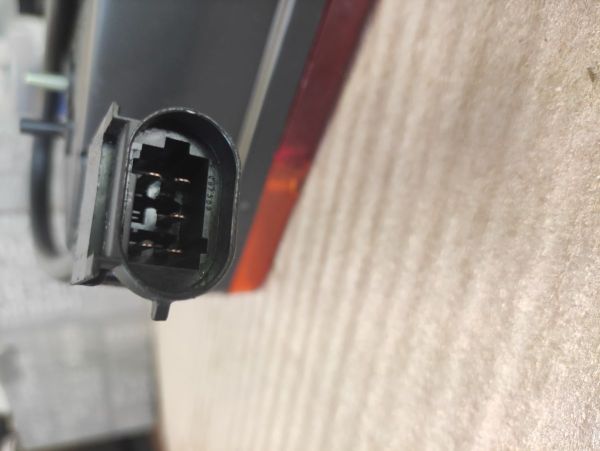 LEVÉ ZADNÍ SVĚTLO