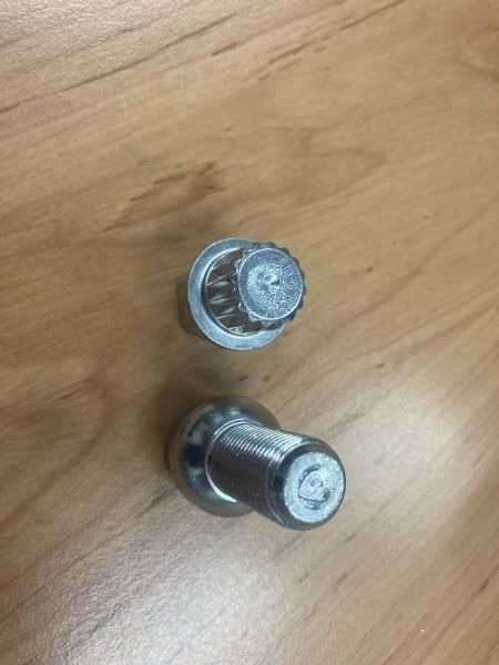 BEZPEČNOSTNÍ ŠROUB KOLA S OŘECHEM ABC 5 - 16 zoubků